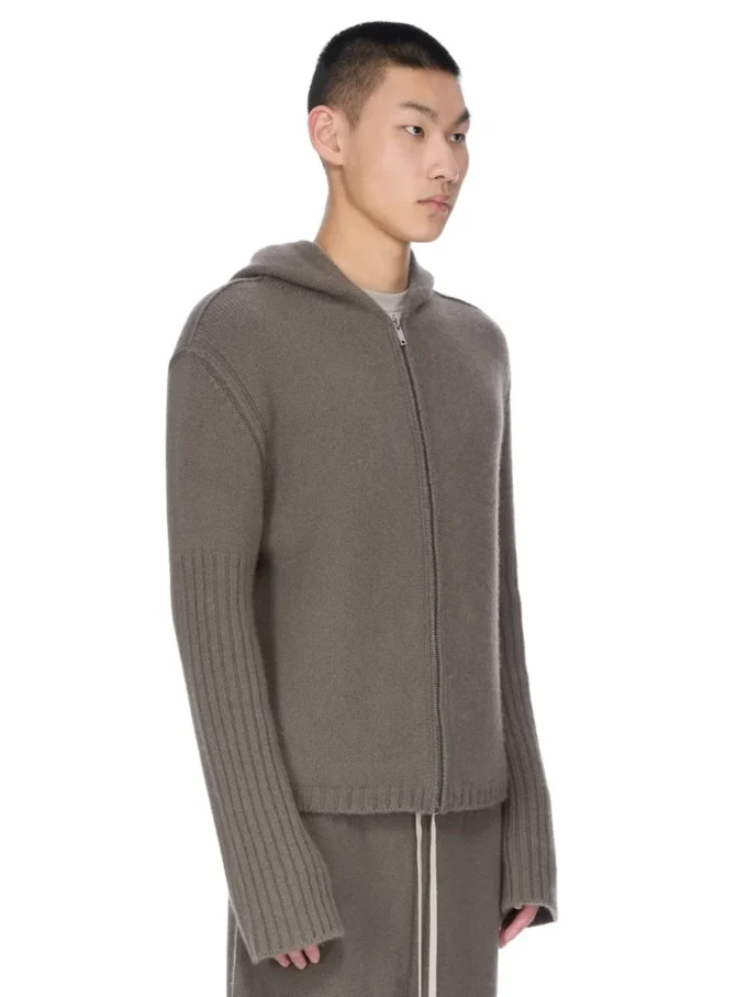 FELPA CON CAPPUCCIO E ZIP RICK OWENS PRE-COLLEZIONE CONCORDIANS FW25 IN MAGLIA DI CASHMERE DUST LAS PALMAS. RU02E1666KLWS-34